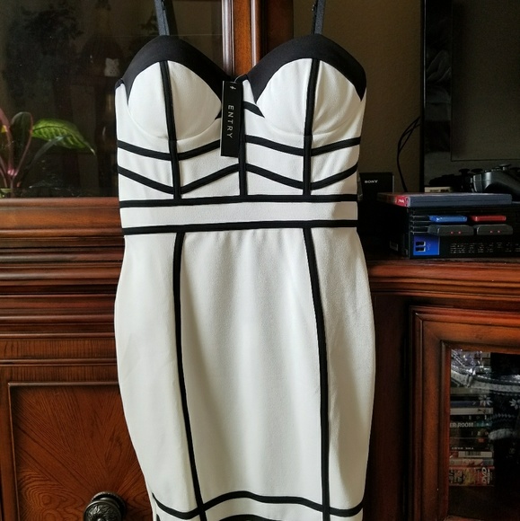 Dress - Picture 1 of 3